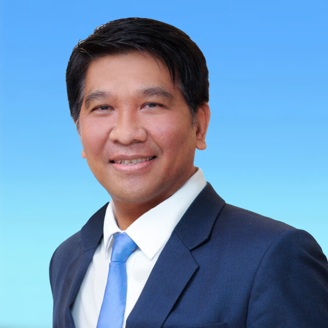 กรรมการสภาฯ ม.หอการค้าไทย รองศาสตราจารย์ ดร.ธนวรรธน์ พลวิชัย อธิการบดี