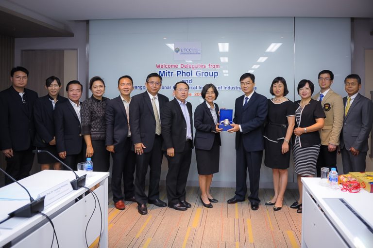 utcc news 0002 ม.หอการค้าไทย ต้อนรับ มิตรผลและกว่างสี มหาวิทยาลัยหอการค้าไทย