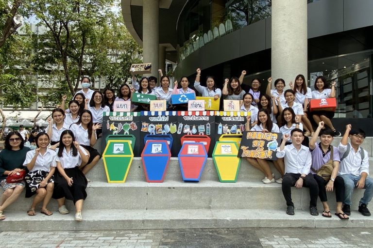 S__58581025 น้องนักศึกษา ม.หอการค้าไทย รณรงค์การแยกขยะ Circular economy