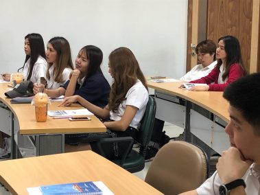 ธนาคารกสิกร Kbank ร่วมกับ ม.หอการค้าไทย จัดอบรมให้ความรู้ด้านธุรกิจ กับ นักศึกษา ม.หอการค้าไทย