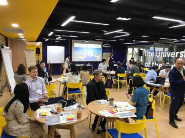 รู้ไหมเด็กๆ ช่วงนี้อาจาย์ ม.หอการค้าไทย กำลัง ฝึกฝนเสริมสร้างทักษะความรู้ เพื่อที่จะได้มาถ่ายทอดความรู้ดีๆ ให้กับเหล่านักศึกษา