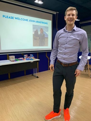 รู้ไหมเด็กๆ ช่วงนี้อาจาย์ ม.หอการค้าไทย กำลัง ฝึกฝนเสริมสร้างทักษะความรู้ เพื่อที่จะได้มาถ่ายทอดความรู้ดีๆ ให้กับเหล่านักศึกษา