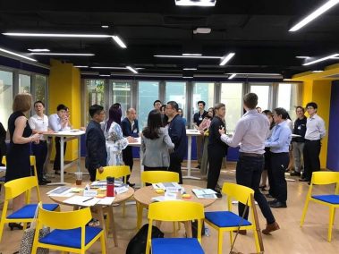 รู้ไหมเด็กๆ ช่วงนี้อาจาย์ ม.หอการค้าไทย กำลัง ฝึกฝนเสริมสร้างทักษะความรู้ เพื่อที่จะได้มาถ่ายทอดความรู้ดีๆ ให้กับเหล่านักศึกษา