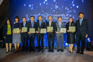 มหาวิทยาลัยหอการค้าไทย ได้จัดพิธีมอบรางวัลศิษย์เก่าดีเด่น ครบรอบ หกทศวรรษ