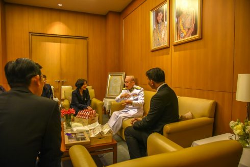 คณะผู้บริหารมหาวิทยาลัยหอการค้าไทย เข้าอวยพรปีใหม่และรับพร จาก ศ.นพ.เกษม วัฒนชัย องคมนตรี