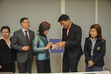 ต้อนรับผู้ว่าการสถาบันวิจัยวิทยาศาสตร์และเทคโนโลยีแห่งประเทศไทย (วว.)