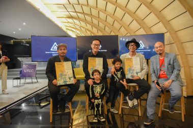 นิทรรศการศิลปะกลางแจ้ง “ฝันค้าง กลางสุข Outdoor Art Exhibition “Lingering Reverie”