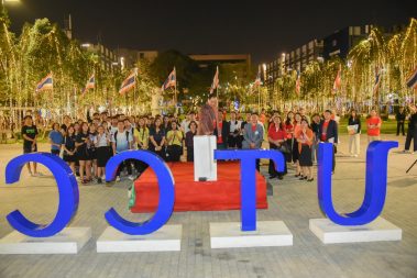 นิทรรศการศิลปะกลางแจ้ง “ฝันค้าง กลางสุข Outdoor Art Exhibition “Lingering Reverie”