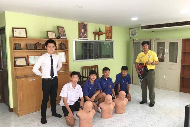 ชมรมอาสาสมัครกู้ชีพ งานนิทรรศการและแนะแนวการศึกษาต่อ '' Surasak EXPO : One Classroom Cereer เปิดโลกการเรียนรู้สู่อาชีพ ''