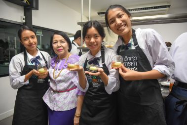 ม.หอการค้าไทย ต้อนรับคณะครูและนักเรียน จาก รร.อัมพรไพศาล