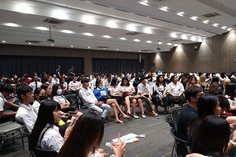 82972487_3428001807273537_3950758493660643328_o ม.หอการค้าไทย นำ วิชาการออกแบบชีวิต ประสบการณ์การเรียนระดับโลก ให้นศ.ปี1 ค้นหา-ออกแบบชีวิตตัวเอง Designing Your Life