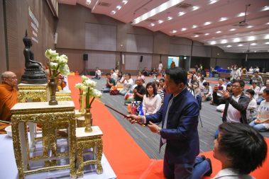 ตักบาตรพระกรรมฐาน