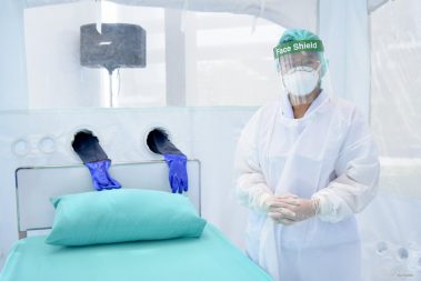 เยี่ยมชมการผลิตห้องคัดกรองและตรวจผู้เสี่ยงติดเชื้อ COVID-19 ที่ผลิตโดยนวัตกรรมของ SCG เพื่อส่งมอบให้โรงพยาบาลต่าง ๆ ต่อไป ณ อาคาร 100 ปี SCG