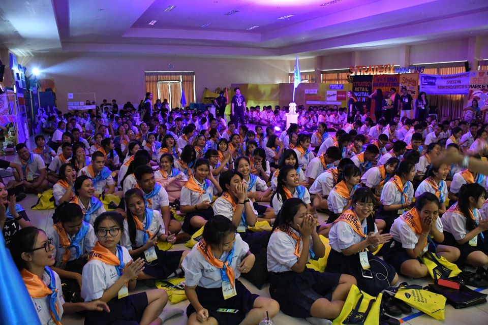 คณะบริหารหอการค้าไทยจัดโครงการ Back to School เติมพลังการศึกษาม.ปลาย