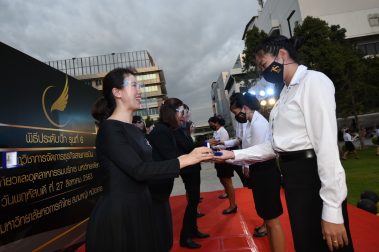 พิธีประดับปีกของน้องๆ รุ่นที่ 6 สาขาการจัดการธุรกิจสายการบิน คณะการท่องเที่ยวและอุตสาหกรรมบริการ ในรั้ว UTCC
