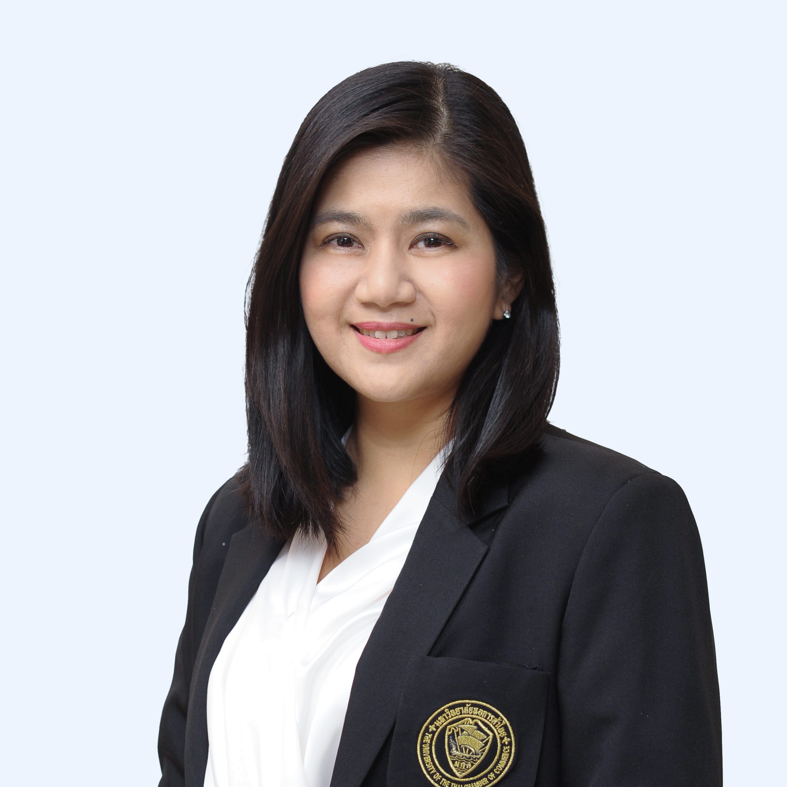 ผู้บริหาร ม.หอการค้าไทย อาจารย์ ดร.อารดา มหามิตร ผู้ช่วยอธิการบดีฝ่ายกิจการพิเศษ ม.หอการค้าไทย