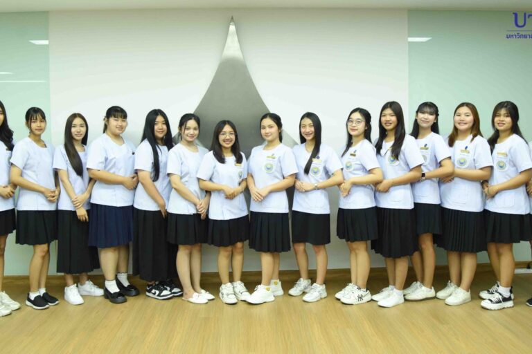 LINE_ALBUM_มอบเสื้อกราวคณะวิทย์_241114_10_0