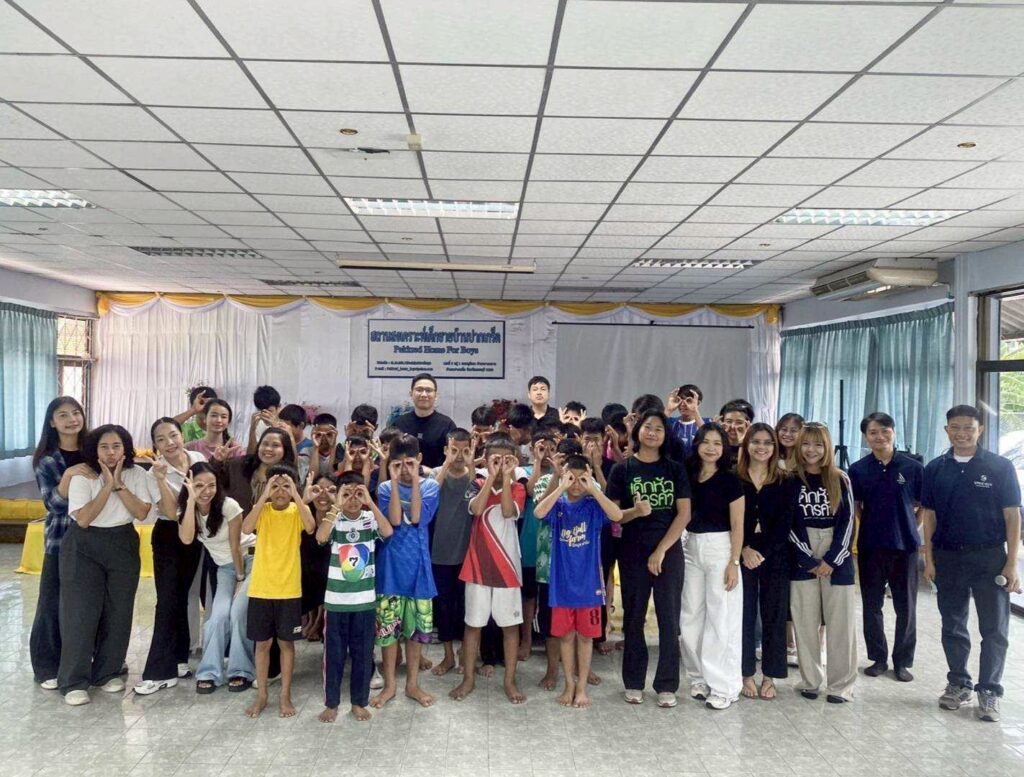 LINE_ALBUM_From the Classroom to the Community_260716_26_0